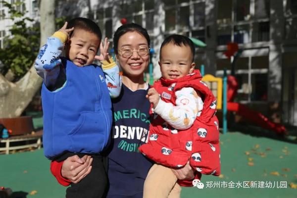 【精心育苗践初心 培根铸魂担使命】充满爱心的小一班