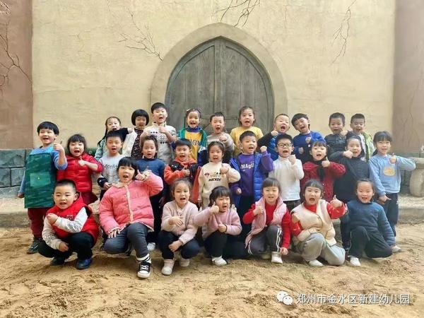创建文明校园   大二班在行动