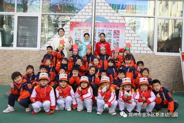 金水区新建幼儿园萌宝主持的升旗仪式，杠杠的