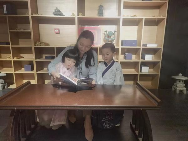 【快乐读书月 书香飘满屋】系列活动之——大四班阅读分享
