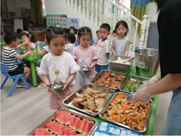 【缤纷美食 爱的味道】金水区新建幼儿园开展庆“六一”自助餐活动