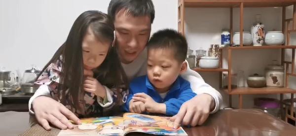 【快乐读书月 书香飘满屋】系列活动之——小三班阅读分享