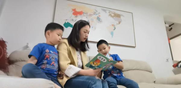 【快乐读书月 书香飘满屋】系列活动之——小一班阅读分享