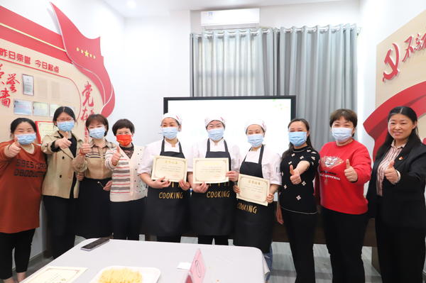 展扎实技能 炫厨师风采——新建幼儿园开展炊事员刀工技能大赛