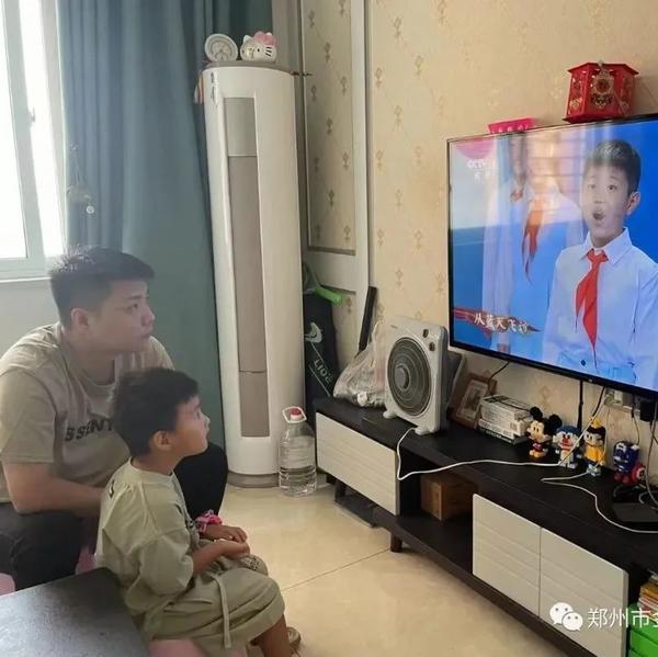 “奋斗成就梦想”新建幼儿园组织观看央视2022年《开学第一课》