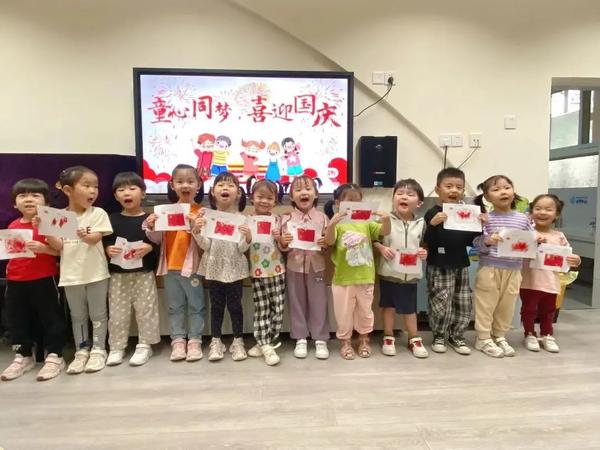 童心赞祖国 喜迎二十大——金水区新建幼儿园国庆系列活动之创意美术