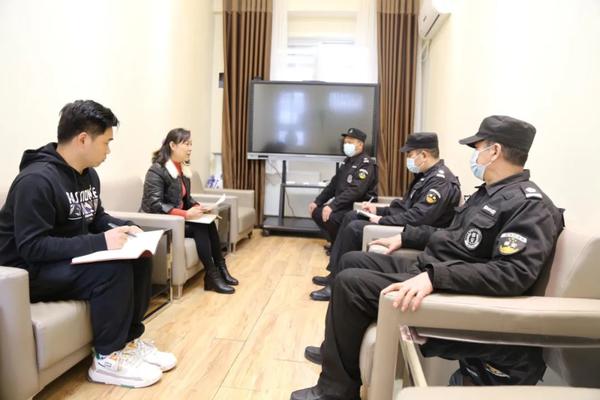 强化安保 筑牢防线——金水区新建幼儿园开展安保人员器械知识培训和实操演练活动