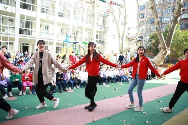 巾帼展风采•奋进向未来--新建幼儿园组织开展庆“三八妇女节”趣味活动