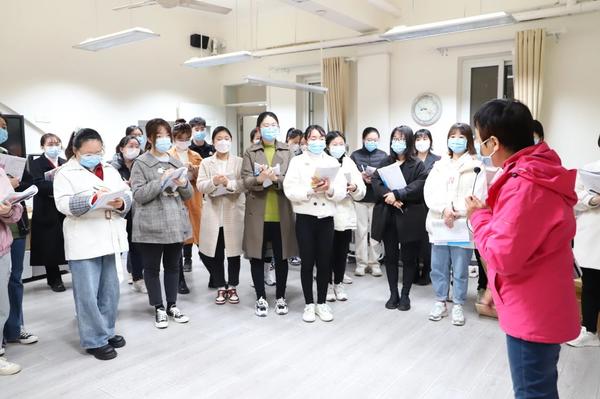 专家引领指方向 对话环境共成长——新建幼开展环境创设专题学习活动