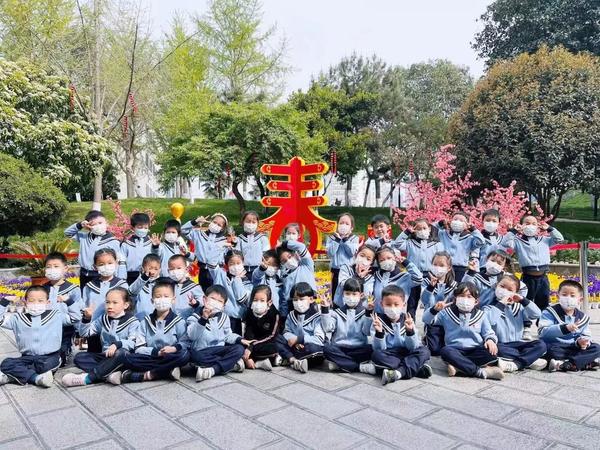 【社区文化进课堂实践活动】系列之二--『幼』见杜岭·定『鼎』中原