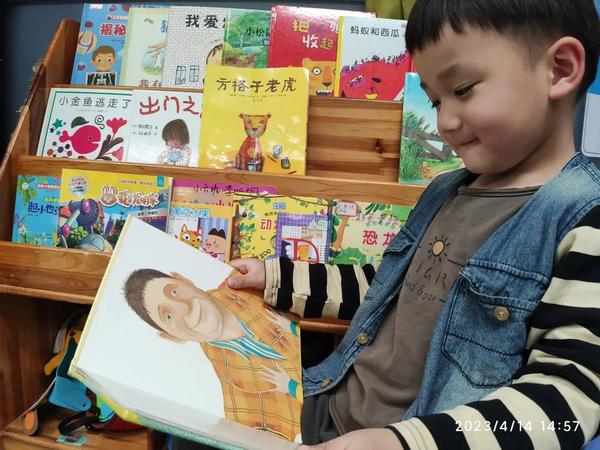书香润童心 “悦”读伴成长--金水区新建幼儿园读书月系列活动之我爱阅读（6）