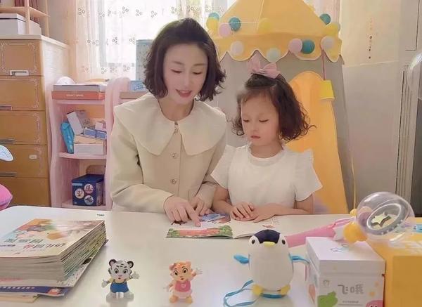 书香润童心 “悦”读伴成长--金水区新建幼儿园读书月系列活动之亲子阅读（二）