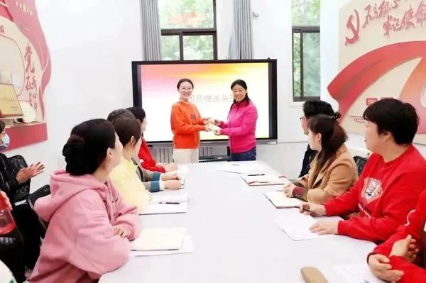 党建引领品书香 红色阅读润初心--新建幼教集团党支部开展主题党日活动