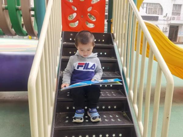 书香润童心 “悦”读伴成长--金水区新建幼儿园读书月系列活动之我爱阅读（2）