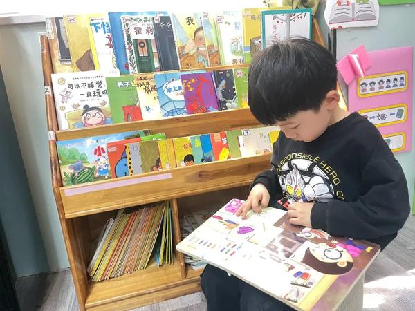 书香润童心 “悦”读伴成长--金水区新建幼儿园读书月系列活动之我爱阅读（5）