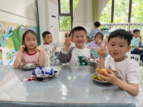 美好“食”光 美味“童”享——金水区新建幼儿园六一自助餐纪实