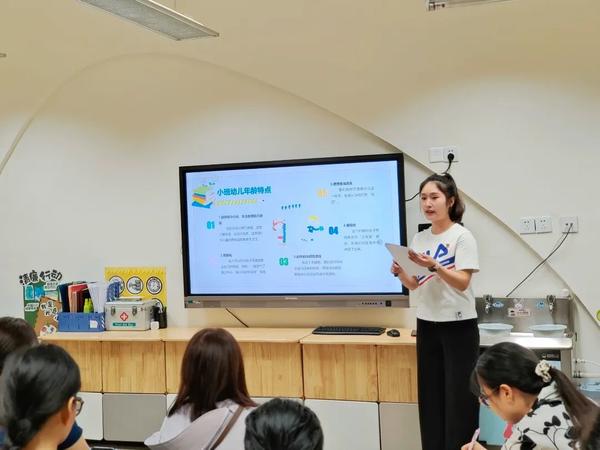以爱相约 共育成长--金水区新建幼儿园召开新学期家长会