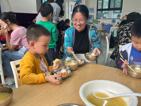 美好“食”光 陪伴成长--金水区新建幼儿园举办晚餐开放活动
