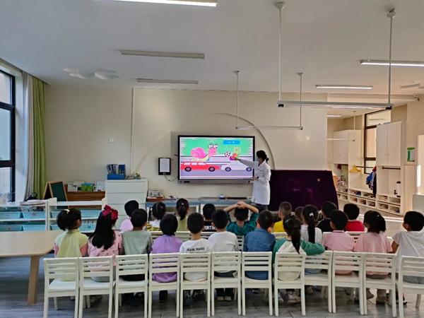 家长进课堂——金水区新建幼儿园大一班开展爱牙健康教育活动