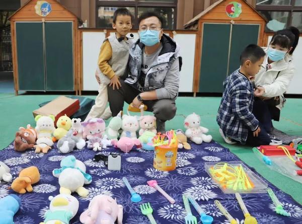 萌娃当家 童趣集市——郑州市金水区新建幼儿园开展“跳蚤市场”活动
