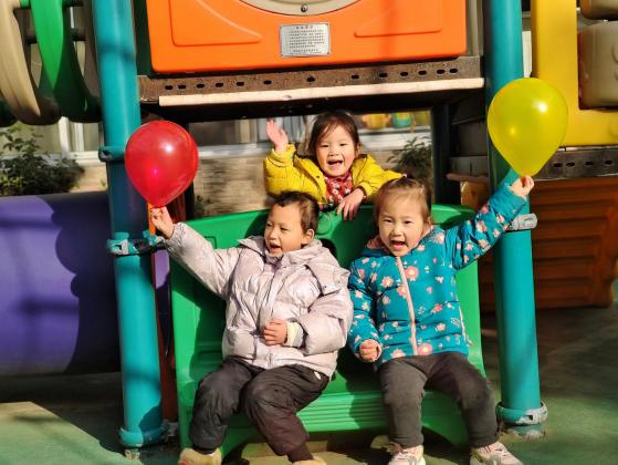 嗨~颜色！——郑州市金水区新建幼儿园小班组开展颜色探秘主题活动