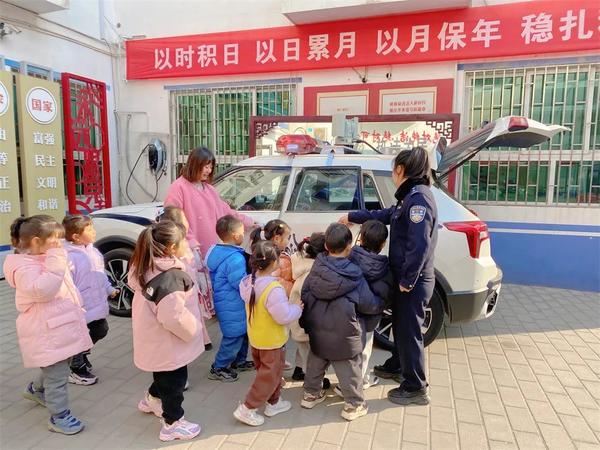 感恩守护 向您致敬——新建幼儿园中一班开展“中国人民警察节”主题教育活动
