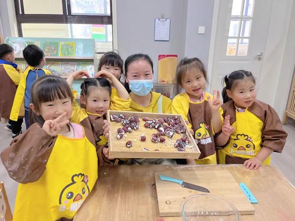 “枣”就遇见你 快乐又甜蜜--金水区新建幼儿园中一班开展食育活动