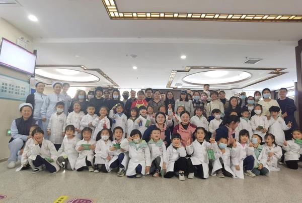 “亲子共游，共览中医文化”——新建幼中三班亲子活动