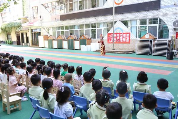 经典润童心 浓浓传统情——金水区新建幼儿园开展豫剧进校园主题庆六一活动