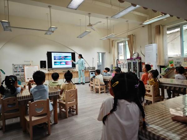 健康牙齿，伴我成长——金水区新建幼儿园小四班邀请郑州大学赛思口腔医生开展牙医进课堂活动
