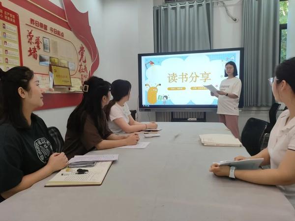 好书伴成长——金水区新建幼儿园开展读书交流会