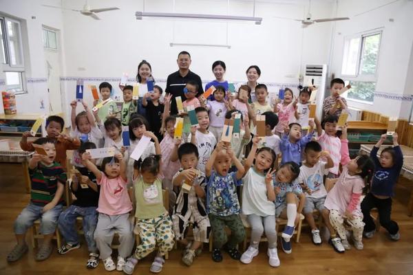 共探文字起源 感受文化魅力——金水区新建幼儿园中一班开展家长进课堂活动