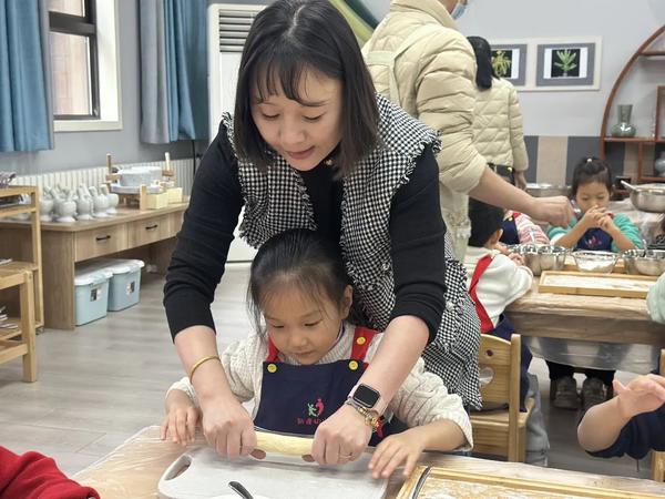 冬至温情 饺子香飘--金水区新建幼儿园大一班开展冬至主题活动